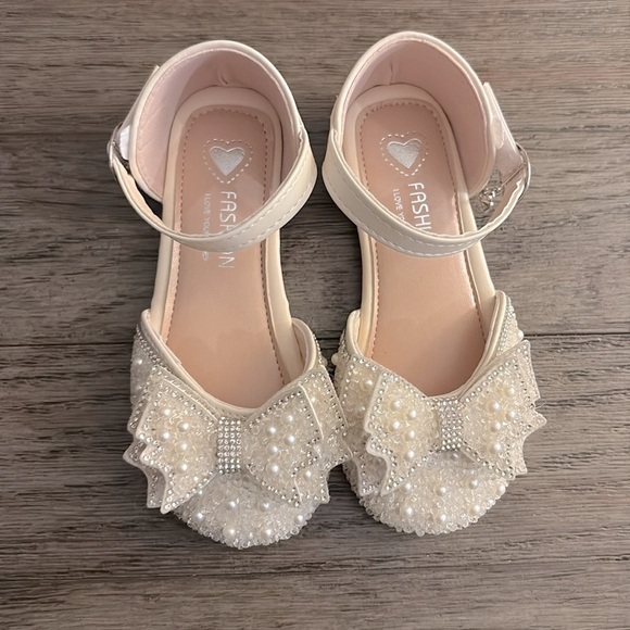 SHEIN Other - NIB [Shein] Pearl Rhinestone Princess Dressy Flats in Cream Girls EU 25 / US 8.5